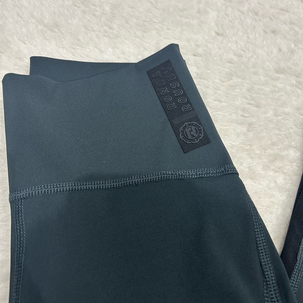 Mizuno X Ronda Rousey 7/8 Black Leggings NWOT - Picture 3 of 7